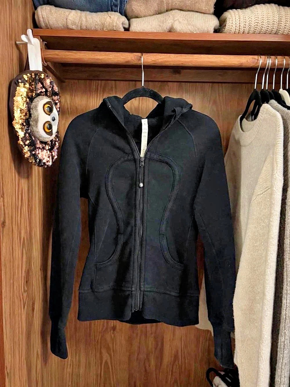 Lululemon Black Fleece Hoodie – Size 6 🖤